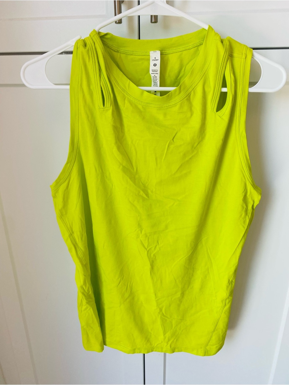 Lululemon womens neon yellow workout tank top size 6